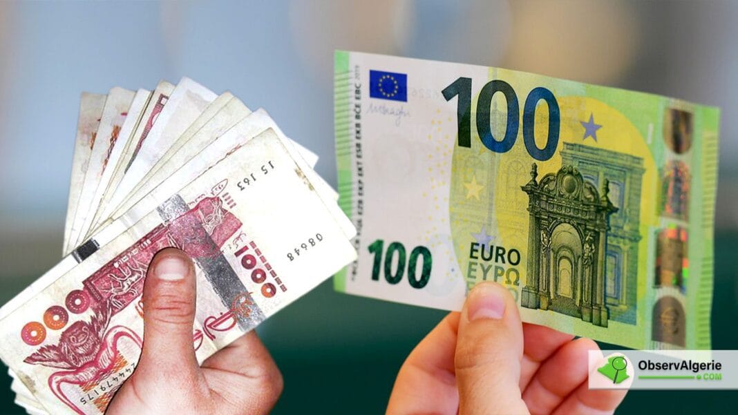 Main tenant des billets de banque euro de 100 et 200 euros.
