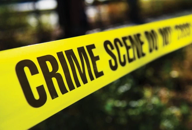 Ruban de scène de crime jaune avec inscription Crime Scene.