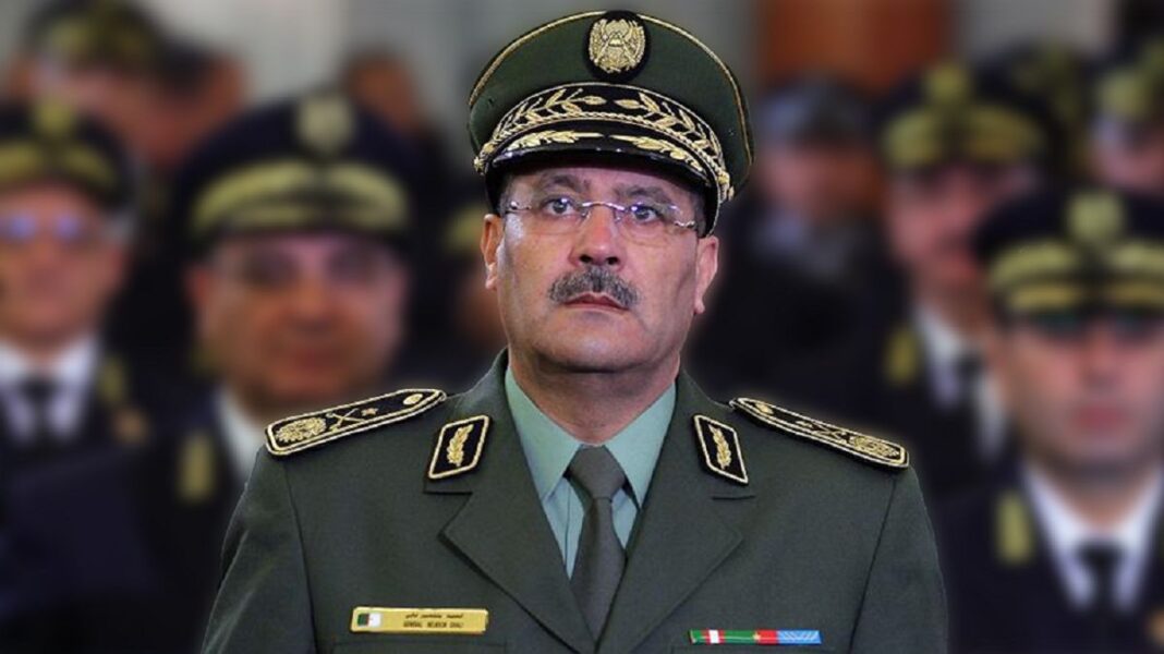 Ghali Belkecir en uniforme militaire lors d'une cérémonie officielle.