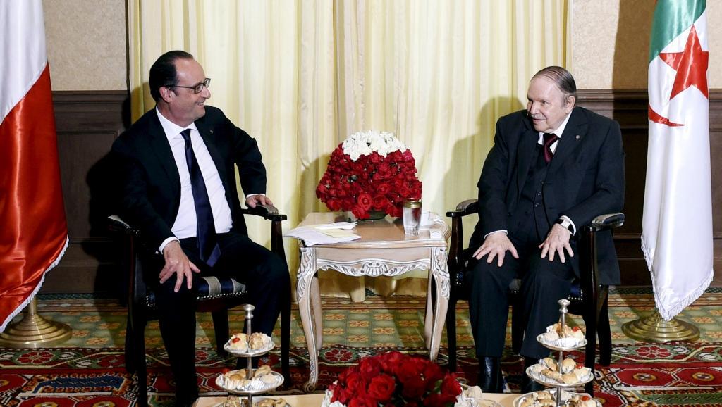 Hollande et Bouteflika lors d'une réunion officielle en Algérie.