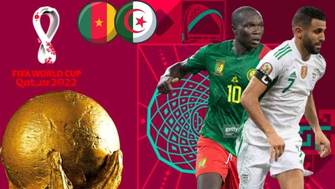 Deux joueurs de football en action lors de la Coupe du Monde 2022 au Qatar.