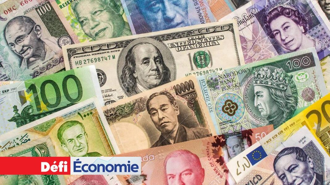 Billets de différentes devises mondiales, y compris le dollar et l'euro.