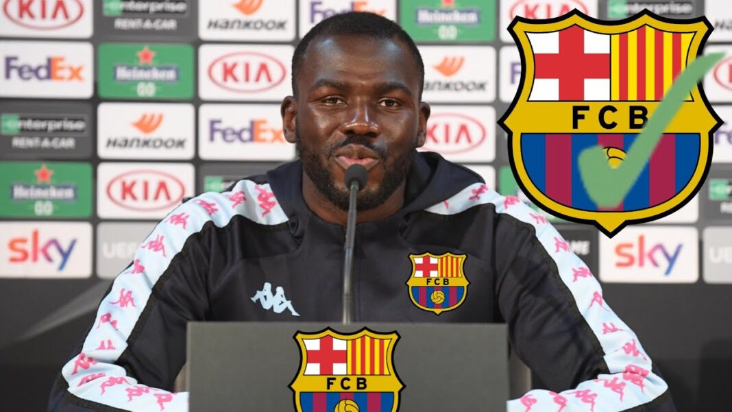 Kalidou Koulibaly lors d'une conférence de presse à Barcelone.