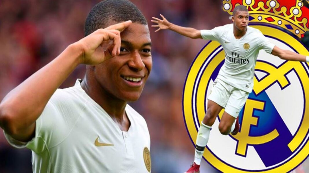 Kylian Mbappé en célébration avec le maillot du Real Madrid.