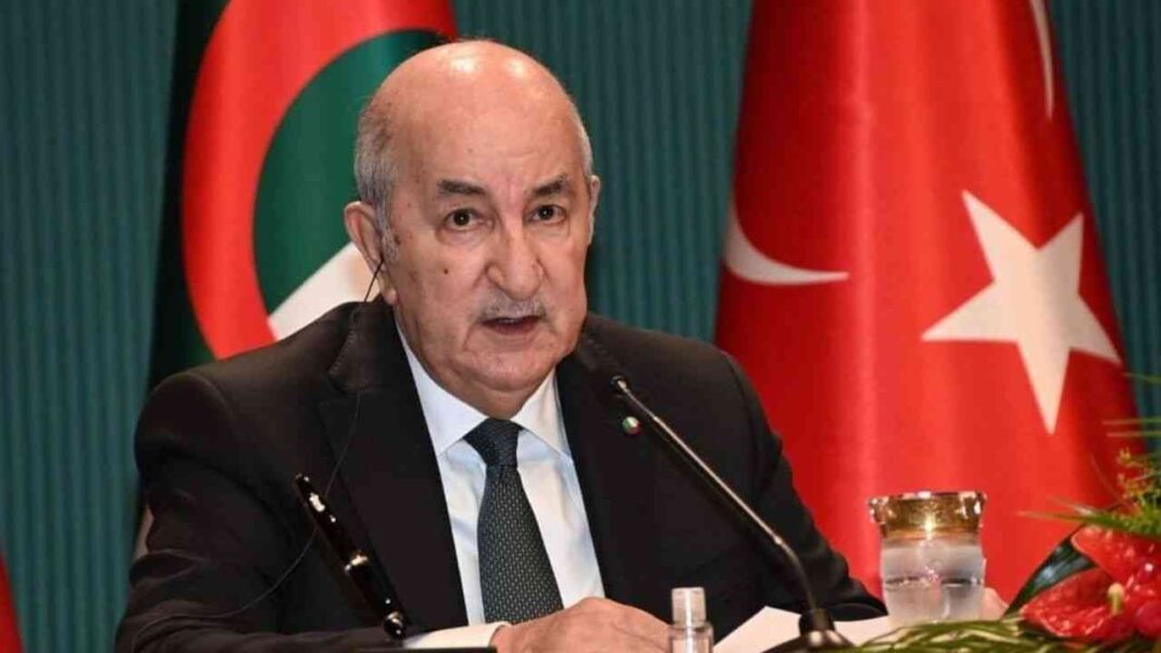 Tebboune lors de la cérémonie à l'Université d'Istanbul.