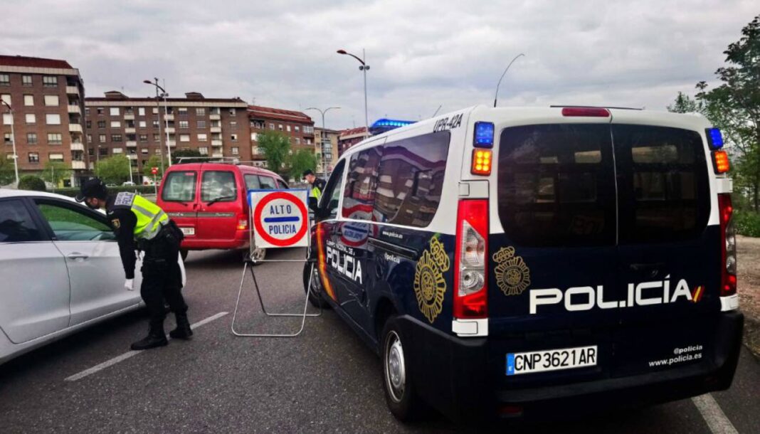 Policiers arrêtant des trafiquants dans le sud de l'Espagne.