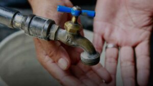 Mécontentement en Algérie : Les chiffres censurés sur la gouvernance controversée Alger: SEAAL suspend l’alimentation en eau dans 4 communes