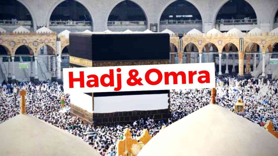 Prix de la Omra 2022 pour les Algériens Le Kaaba à La Mecque avec le texte Hadj & Omra en surimpression.