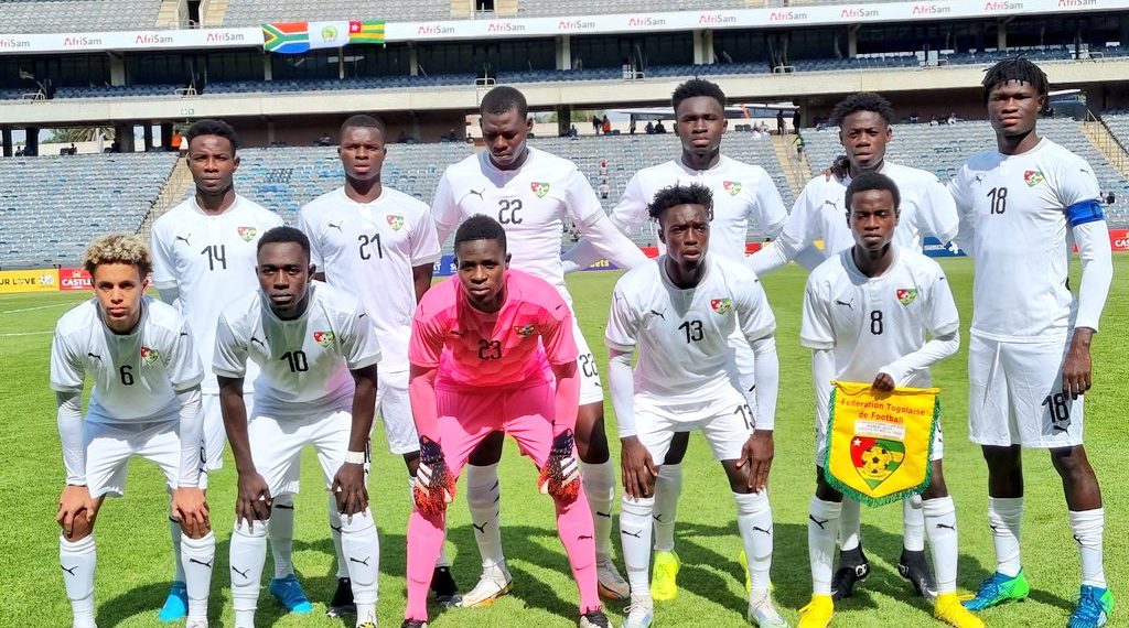 Groupe de joueurs de football togolais en équipe nationale U23.