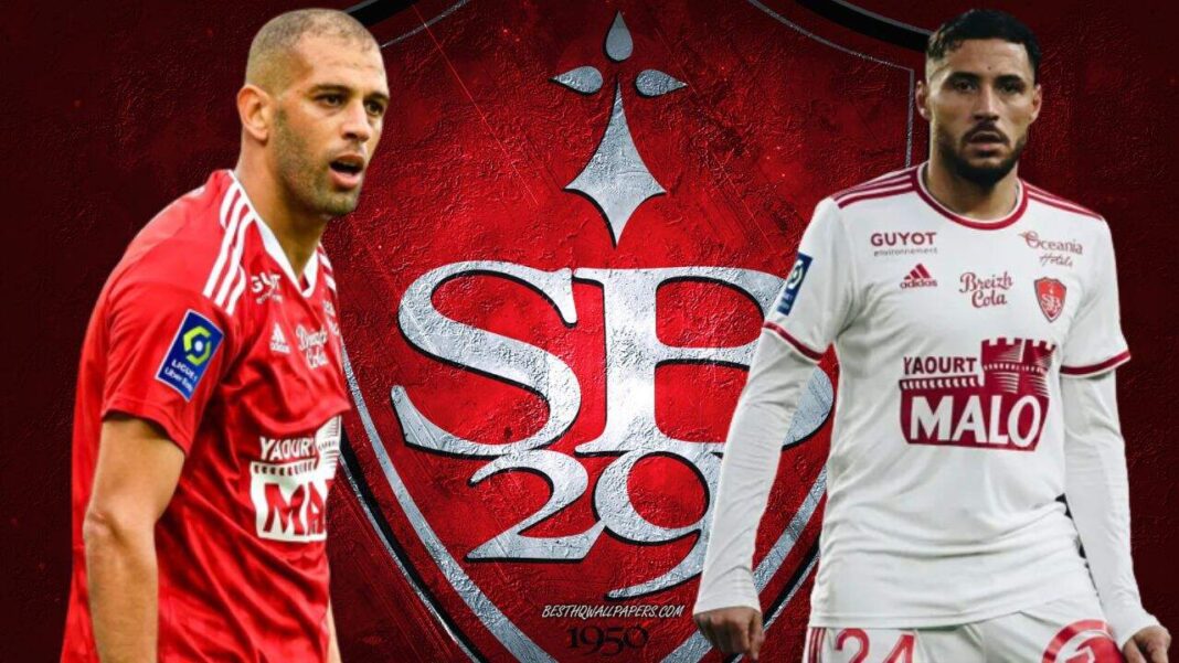 Slimani et Belaili lors d'un match de football au Maghrebactu.