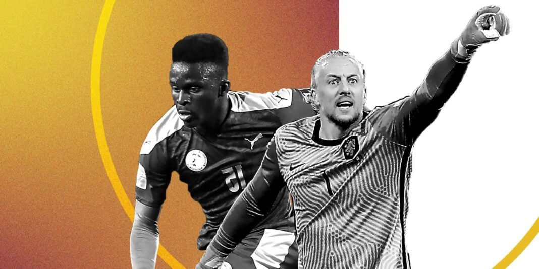 Deux joueurs de football en action lors d'un match de Coupe du Monde 2022.