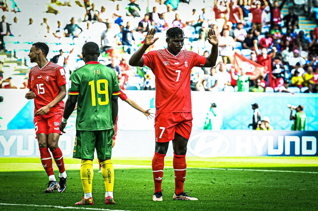 Joueur camerounais en action lors du match contre la Suisse.
