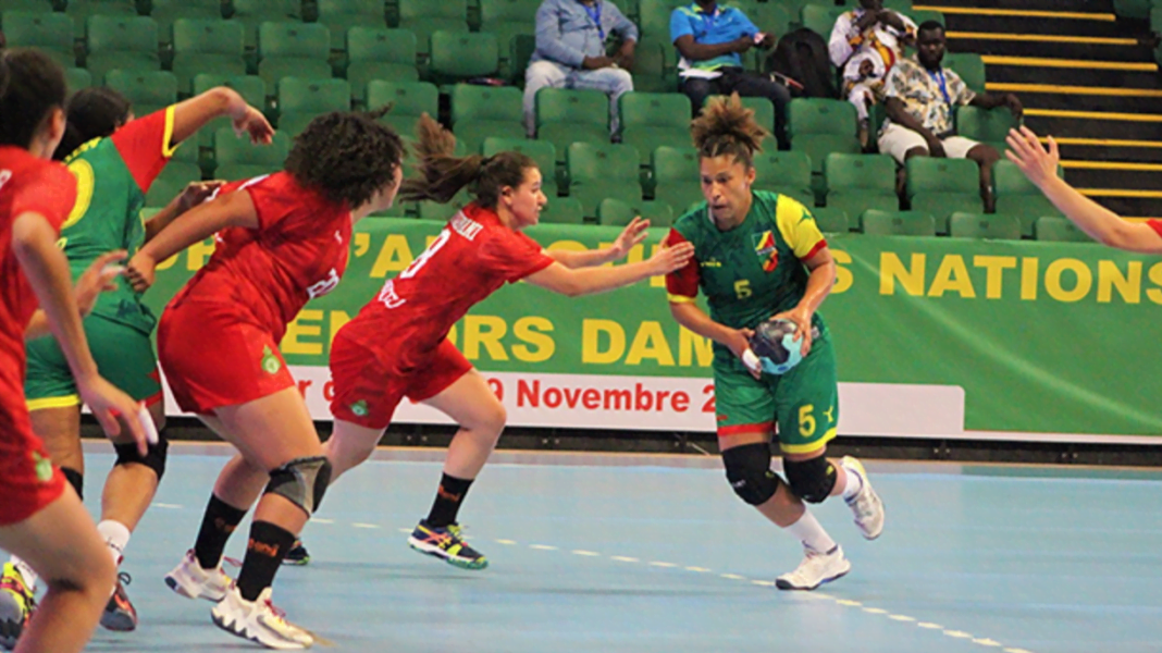 Match de handball féminin entre le Maroc et l'Algérie.