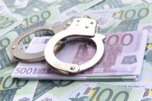 Blanchiment d’argent en Algérie : un homme écroué et une saisie record à Blida