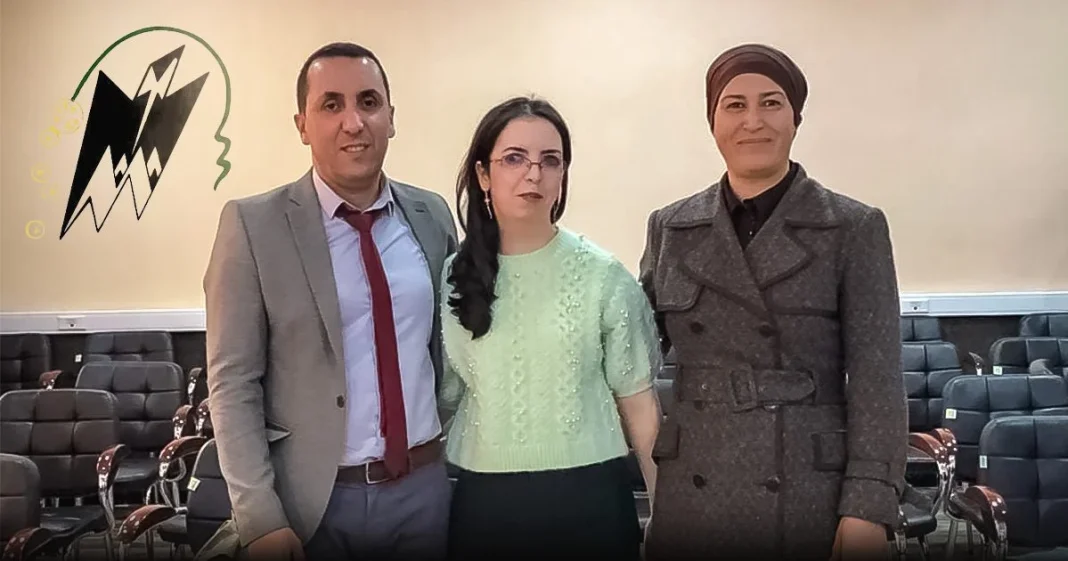 Amel Saïdi, non-voyante, avec ses mentors lors d'une cérémonie.