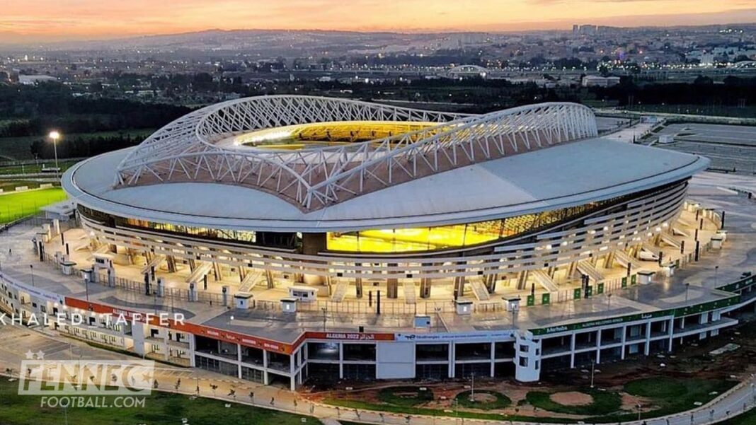 Stade moderne en Algérie, architecture innovante, événement sportif majeur.