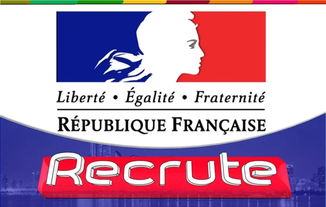Logo de la République française avec silhouette de femme et texte Recrute.