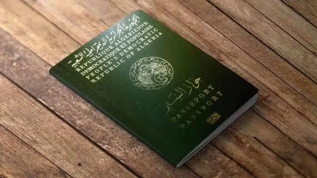 Passeport de la République Algérienne Démocratique et Populaire.