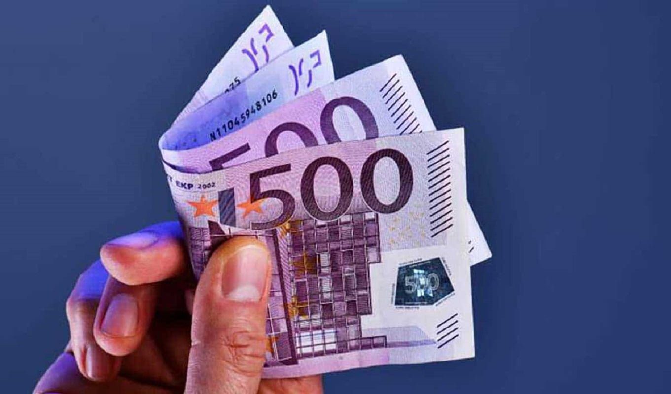 Nouveau record de l'euro sur le marché noir : Taux de change de 1000 euros en dinar algérien ce 29 septembre 2024 Nouveau record de l'euro sur le marché noir : Taux de change de 1000 euro en dinar algérien ce 29 septembre 2024