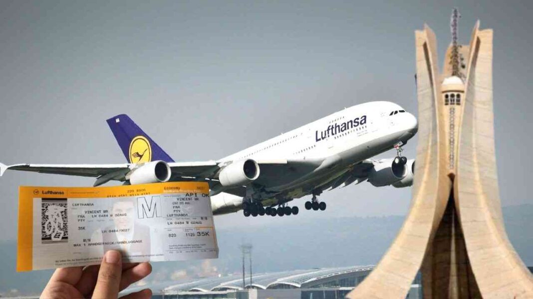 Avion Lufthansa en vol vers Alger avec billet d'avion en premier plan.