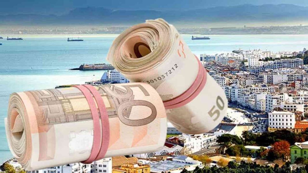 Devises en euros et dinars algériens avec vue sur la ville.