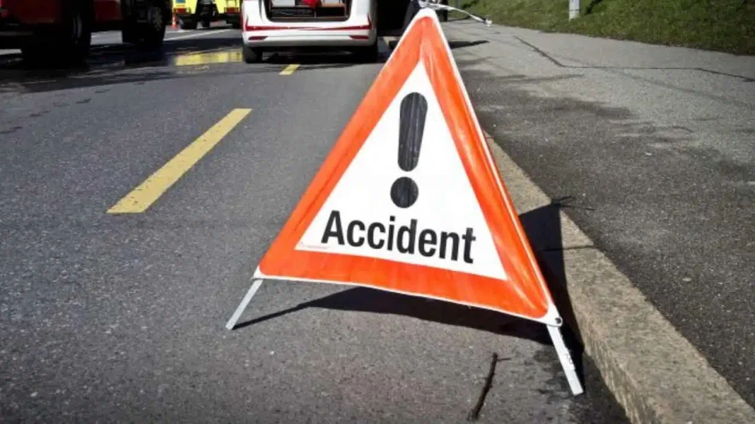 Panneau d'avertissement d'accident sur l'autoroute en Algérie.