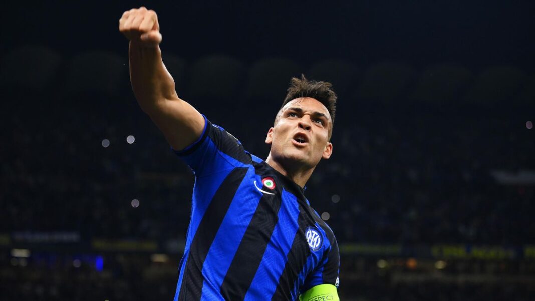 Joueur d'Inter Milan célébrant sa qualification en finale.