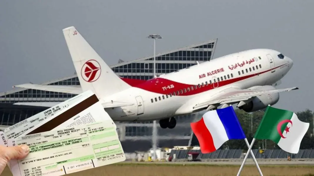 Avion Air Algérie en vol avec drapeaux algérien, français et européen.