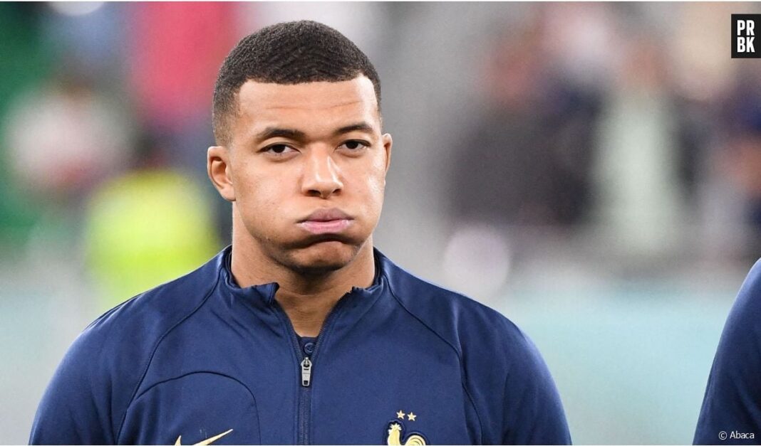 Kylian Mbappé en tenue de sport, expression sérieuse.