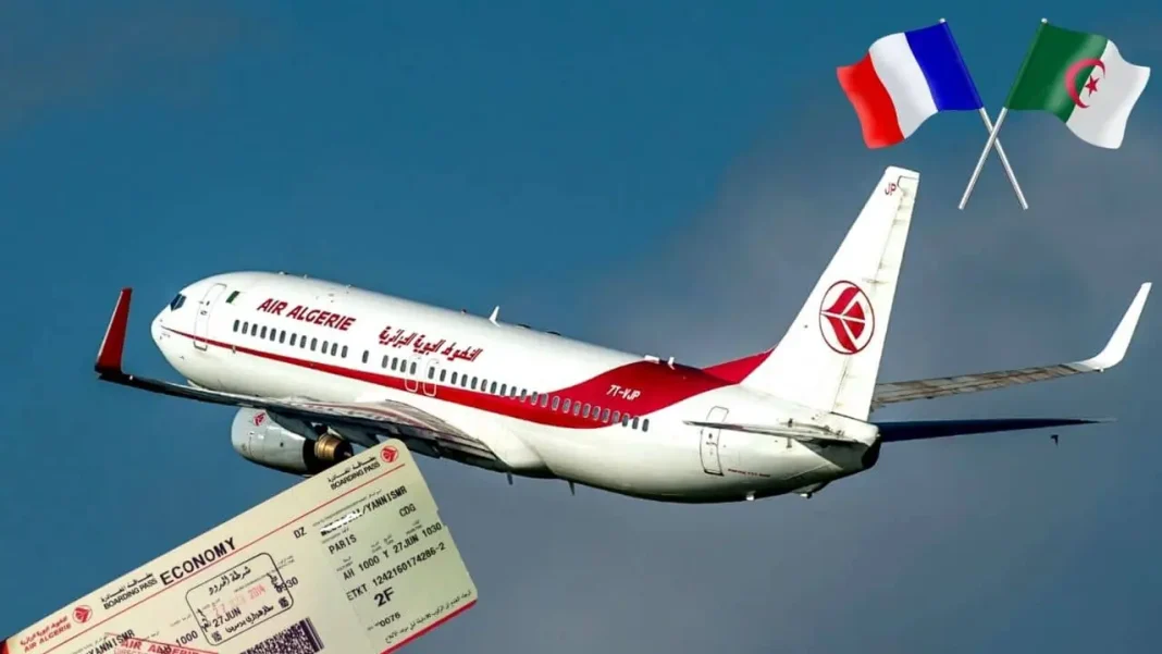 Avion Air Algérie avec drapeaux français et algérien en vol.