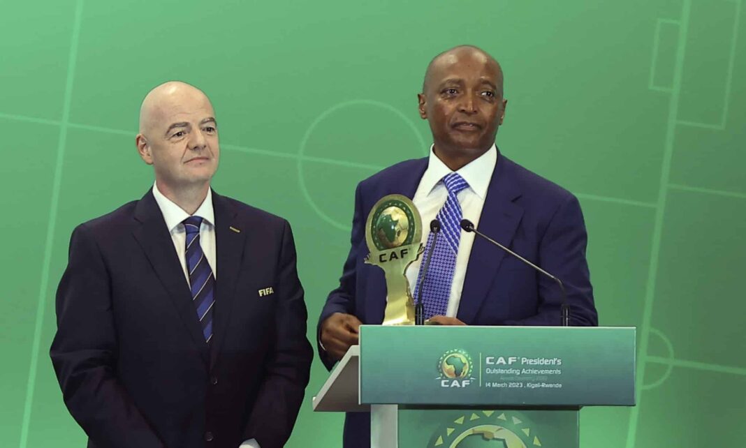 Président de la CAF lors d'une conférence sur la Coupe du Monde 2026.