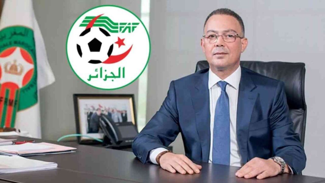 Fouzi Lekjaa, président de la FAF, dans son bureau avec logo de la FAF en arrière-plan.