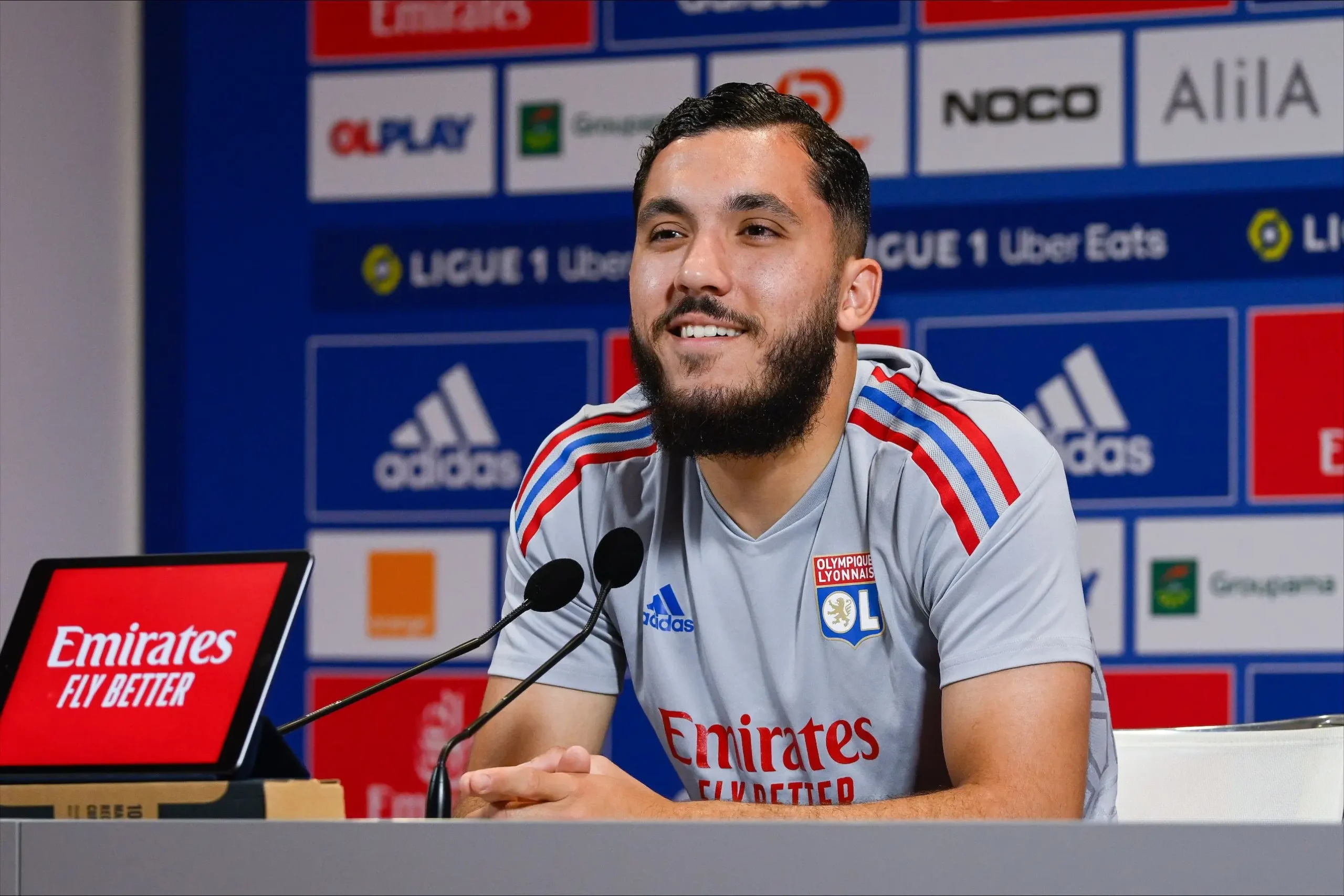 Rayan Cherki affole l’Algérie après son but magique à Old Trafford : vers un choix choc ?