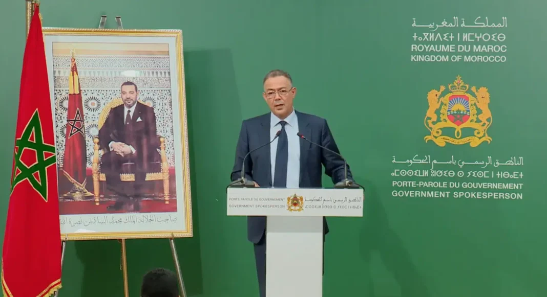 Fouzi Lekjaa, porte-parole du gouvernement marocain, lors d'une conférence officielle.
