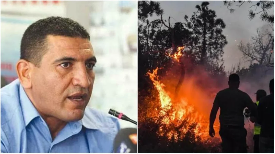 Karim Tabbou lors d'une conférence, incendie dans la forêt en arrière-plan.