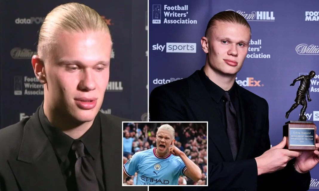 Haaland recevant le prix du meilleur joueur de la Premier League.