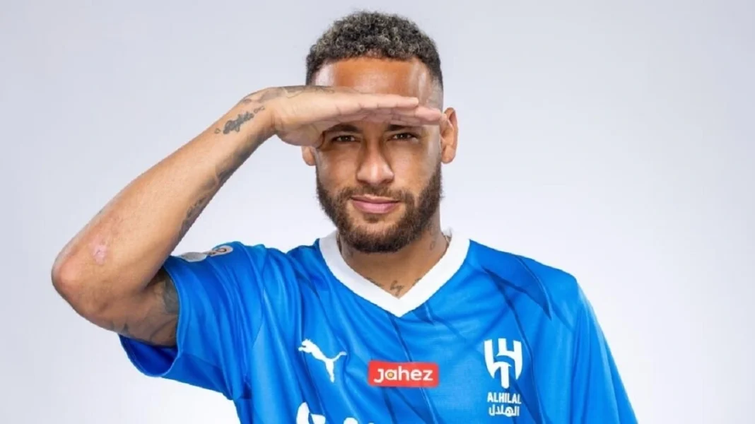 Neymar saluant la foule en maillot d'Al Hilal.