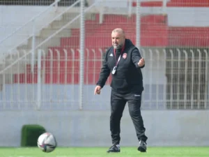 Abdelhak Benchikha sur la sellette à la JSK : une 2è défaite à domicile qui fait couler assez d'encre et de salive Abdelhak Benchikha sur la sellette à la JSK