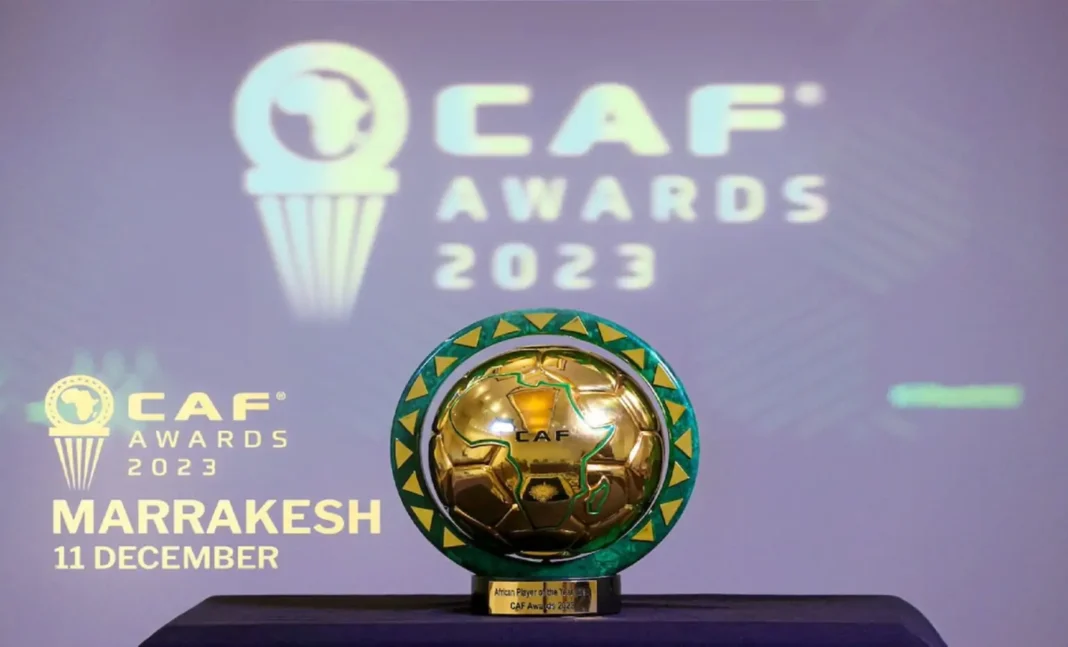 Trophée CAF Awards 2023 avec logo et inscription Marrakech.
