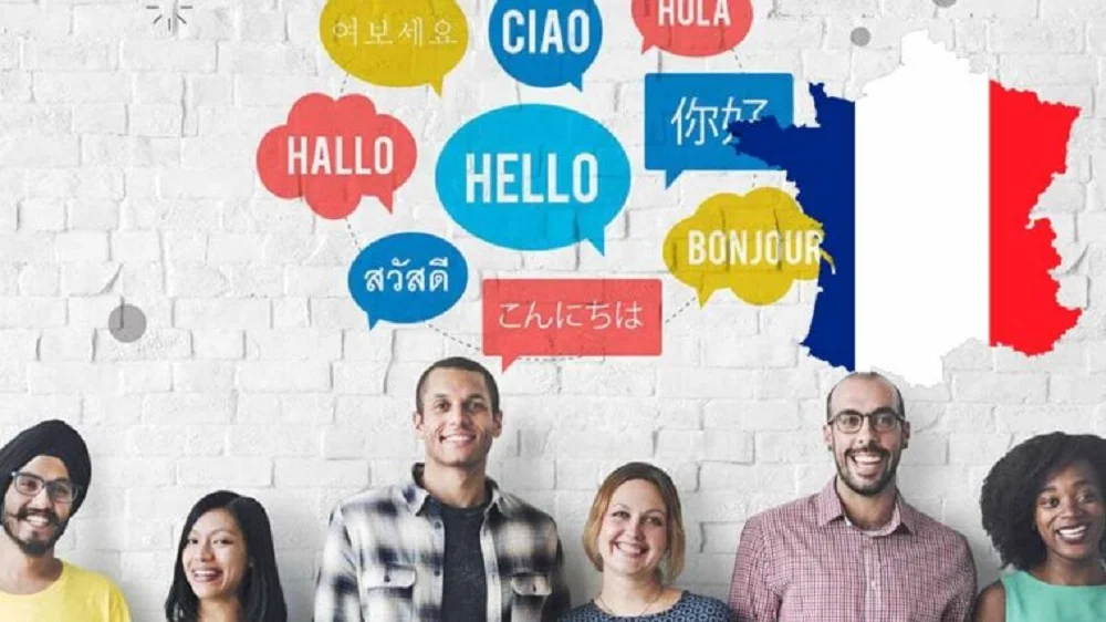 Diverses bulles de dialogue avec salutations en plusieurs langues.