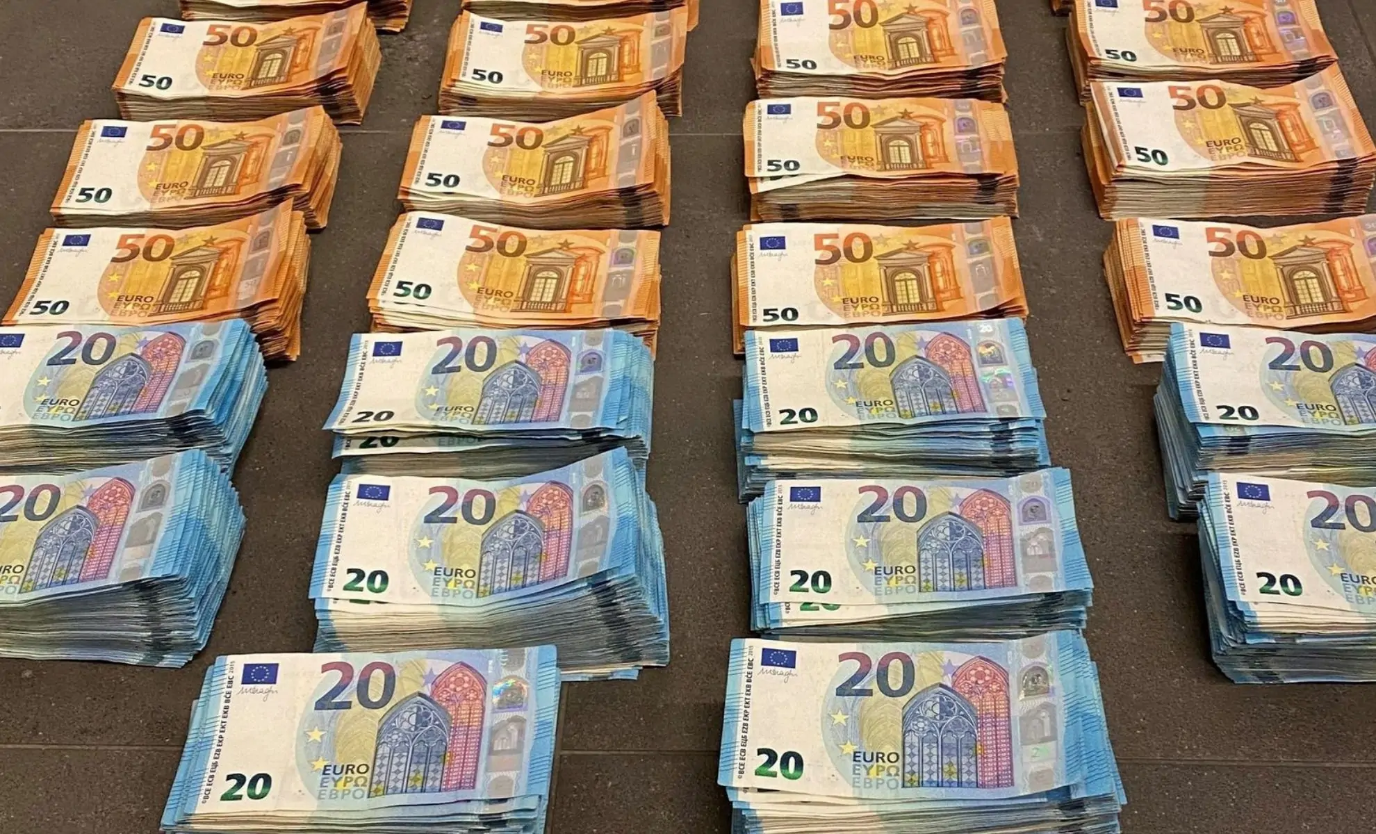 Taux de change du mercredi 03 avril 2024 : L'euro en hausse, les fluctuations persistent sur le marché noir Taux de change du mercredi 03 avril 2024 : L'euro en hausse, les fluctuations persistent sur le marché noir