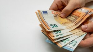 Algérie : Quelle est la valeur de 1000 euro en Dinar - marché noir - le 5 Février 2024 ? Nouvelles Fluctuations de l'Euro sur le Marché Noir