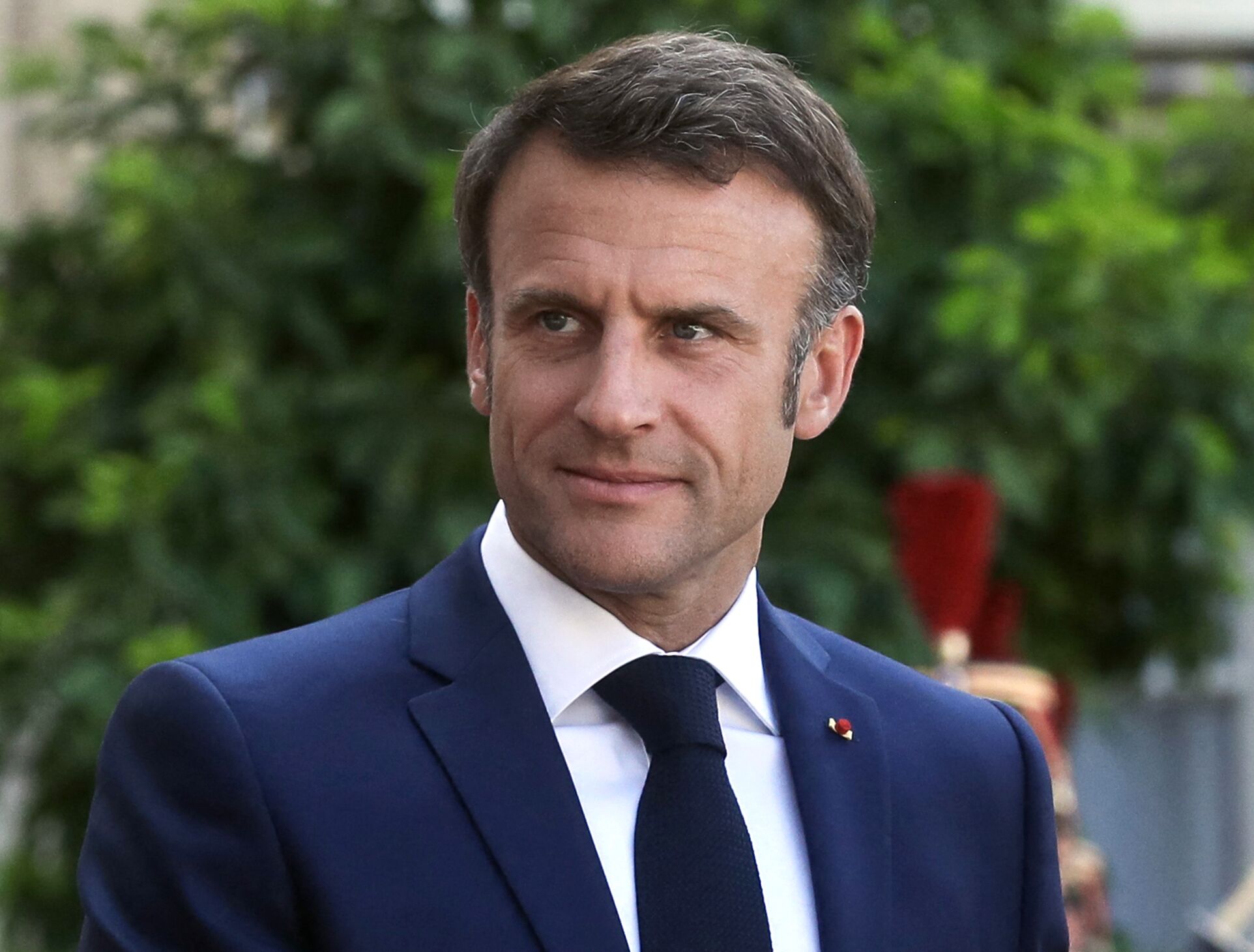 La colère gronde suite au soutien de Macron au projet de loi sur l'aide à mourir Emmanuel Macron