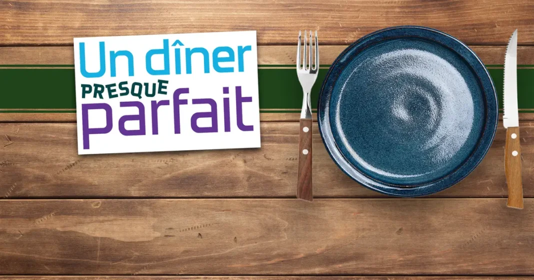 Table dressée pour un dîner algérien avec assiette, fourchette et couteau.