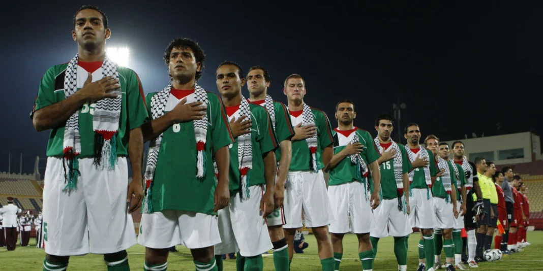 L'équipe palestinienne de football lors d'un match en Algérie.