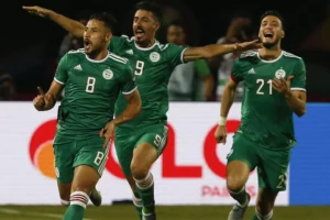 CAN 2023-Algérie vs Burkina Faso : Djamel Belmadi affiche une sérénité qui rassure Joueurs algériens célébrant un but lors de la CAN 2023 contre le Burkina Faso.