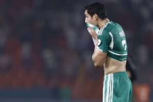 Equipe d'Algérie : Un grand ménage s'impose. Le départ de plusieurs joueurs souhaité Footballeur marocain en célébration lors de la CAN 2023 à Fès.