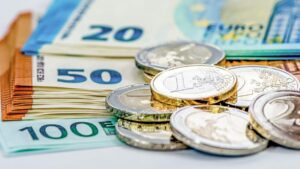 Taux de change de ce 22 février : Le dinar algérien face aux devises en Banque et au marché noir Combien de Dinar Algérien Obtenez-vous pour 100 Euros?