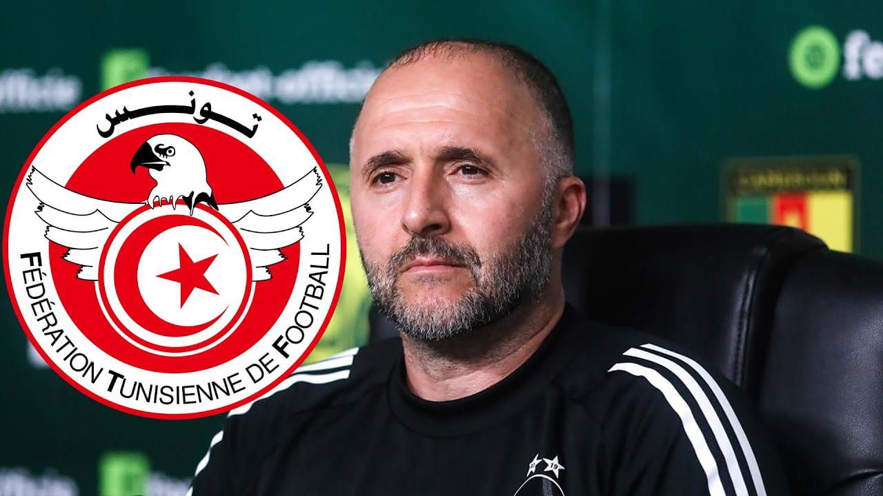 Djamel Belmadi, entraîneur de football tunisien, lors d'une conférence.