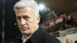 Vladimir Petkovic : Un vent de renouveau pour l'Équipe d'Algérie s'annonce Vladimir Petkovic dévoué à l'Équipe d'Algérie : Découvrez l'énorme sacrifice d'un leader du football